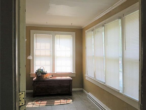 3rd image of 828 Chestnut Ave