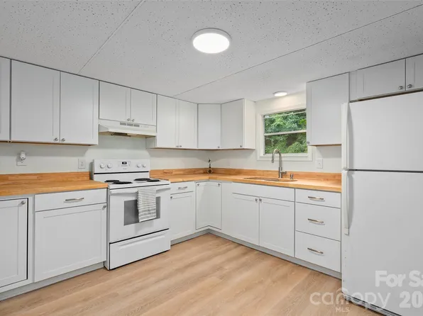 67 Quartz Ln, Balsam, NC 28707