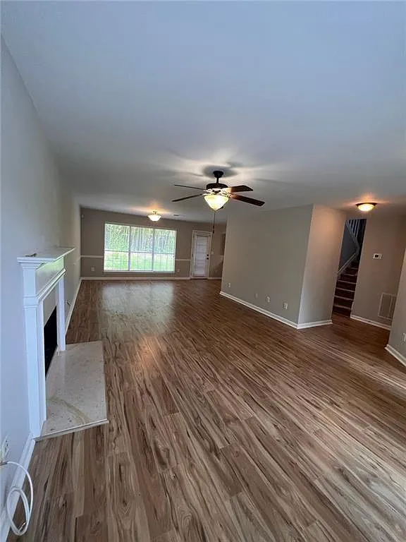 3 bed, 2.5 bath, 2181 sqft, $2,000 — Photo 2