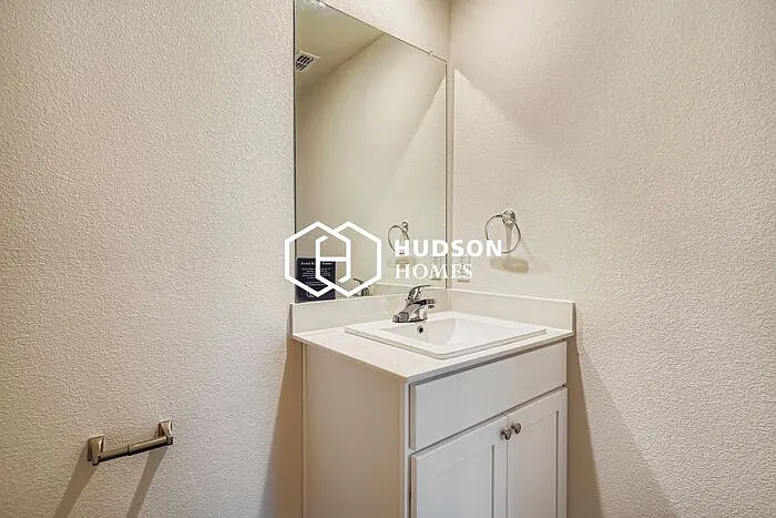 417 Carver Ave — Photo 8