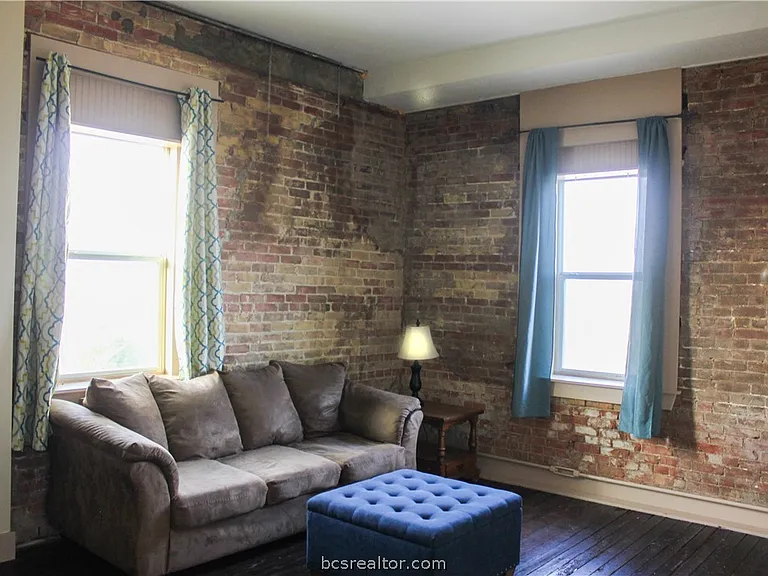 100 E Buck St #B — Photo 12