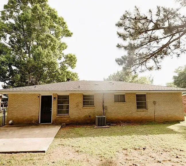 6107 Gladstone Dr — Photo 26