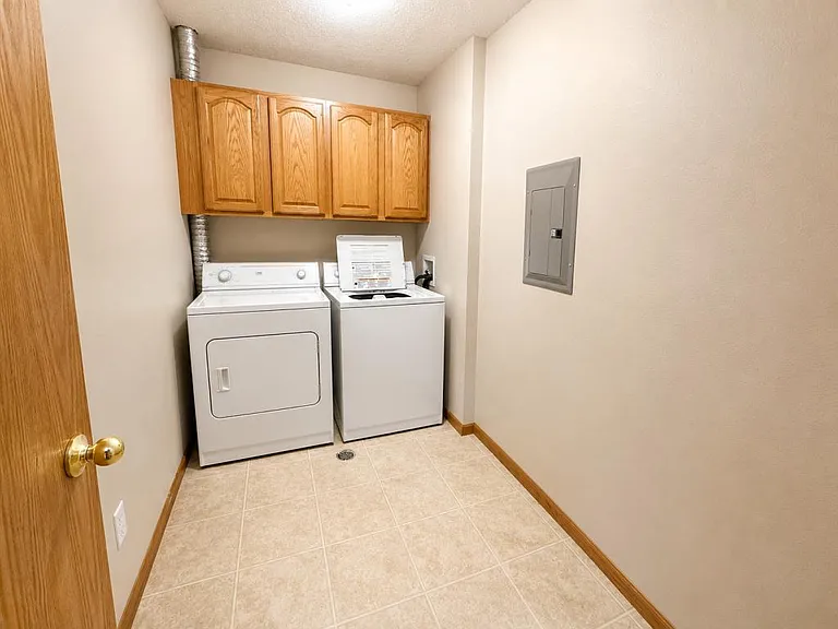 4540 McKenzie Dr SE #4 — Photo 10