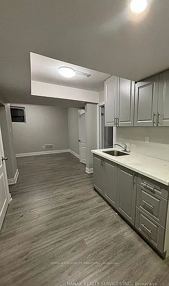 583 Queen Mary Dr #BASEMENT — Photo 3