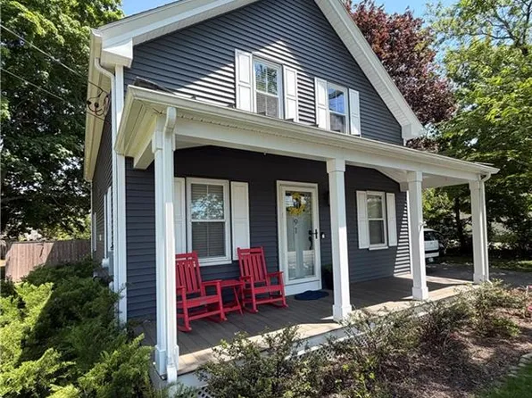 91 Sowams Rd, Barrington, RI 02806