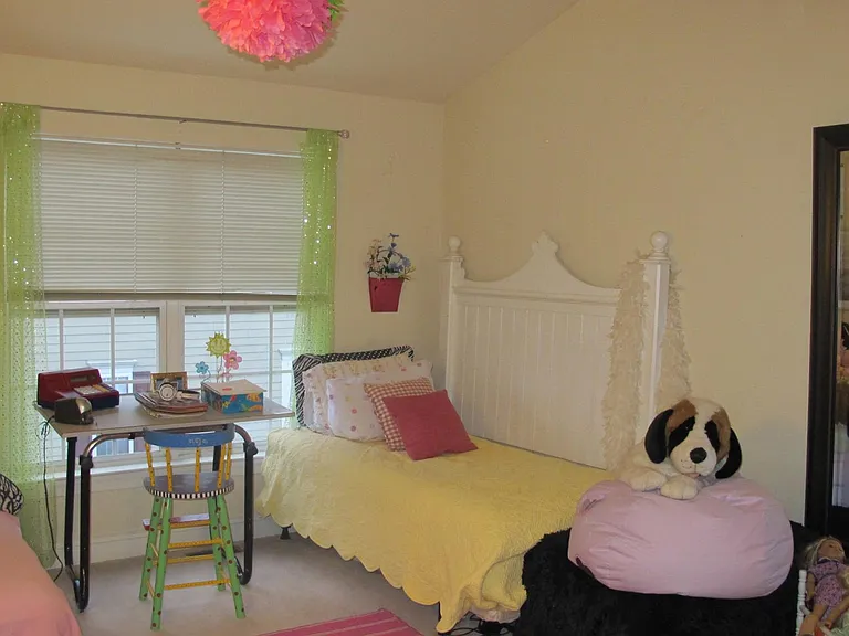 Chevy Chase St — Photo 14