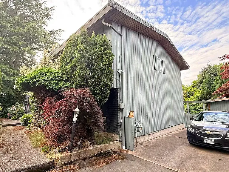 5379 4th Ave — Photo 3