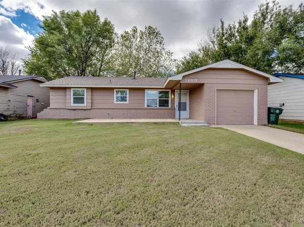 1209 N Christine Dr, Midwest City, OK 73130