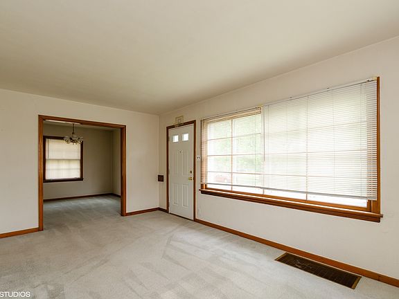 4th image of 43 Highland St
