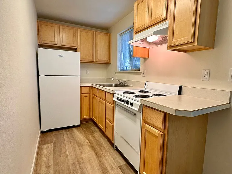 1565 NW Portland Ave — Photo 3