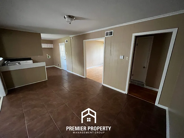 1360 Winfield Rd — Photo 7