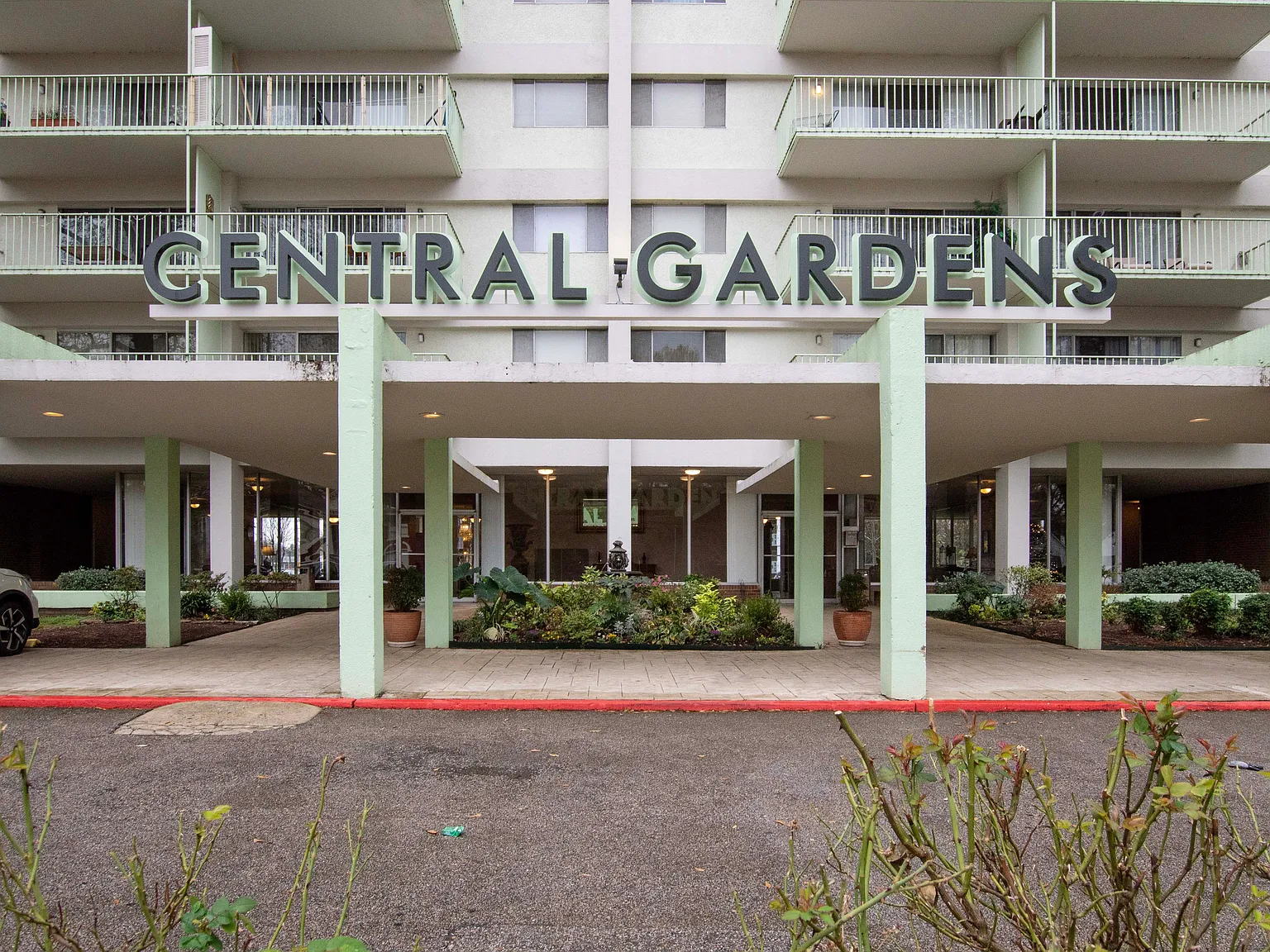 Central Gardens Apartments — Photo 2