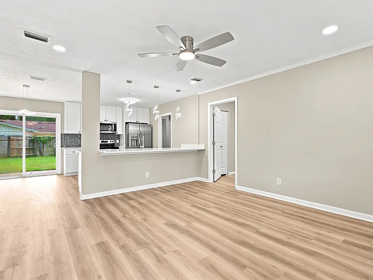 7218 Zapata Dr — Photo 6