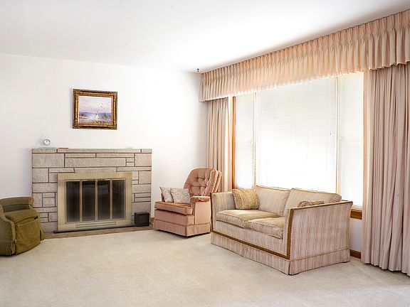 4th image of 8939 Waymond Ave