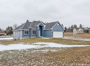 10469 Erickson Field Dr NE, Rockford, MI 49341