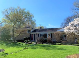 1015 Whitehall Dr, Northbrook, IL 60062