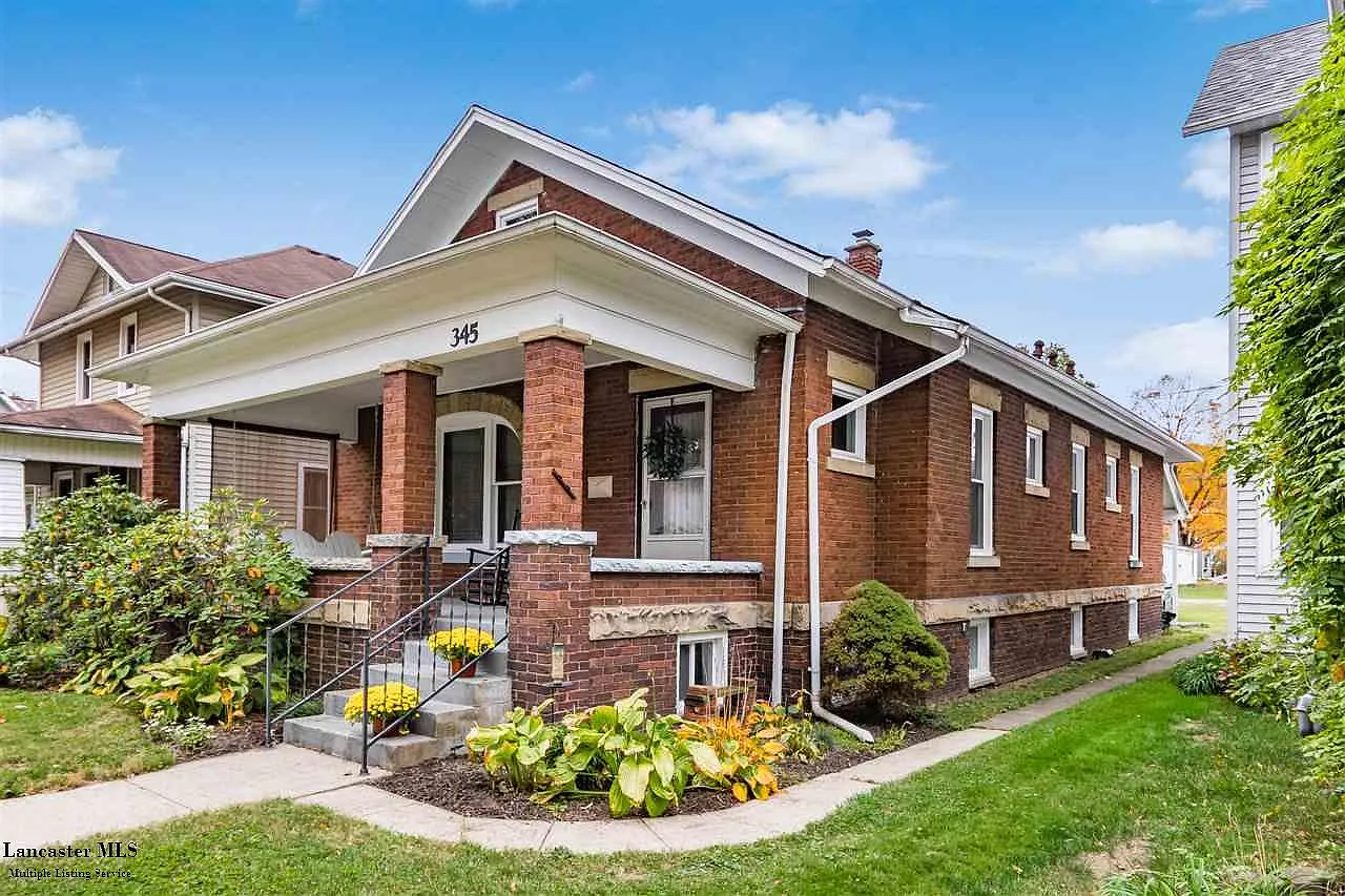 345 Fort St photo 1
