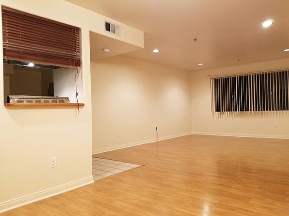 4th image of 1131 E Doran St APT 203