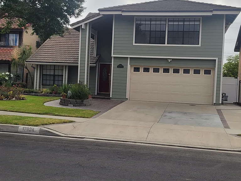 17924 Redwood Ave — Photo 1