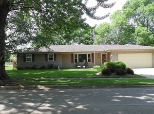 1114 Harmony Cir, Henry, IL 61537