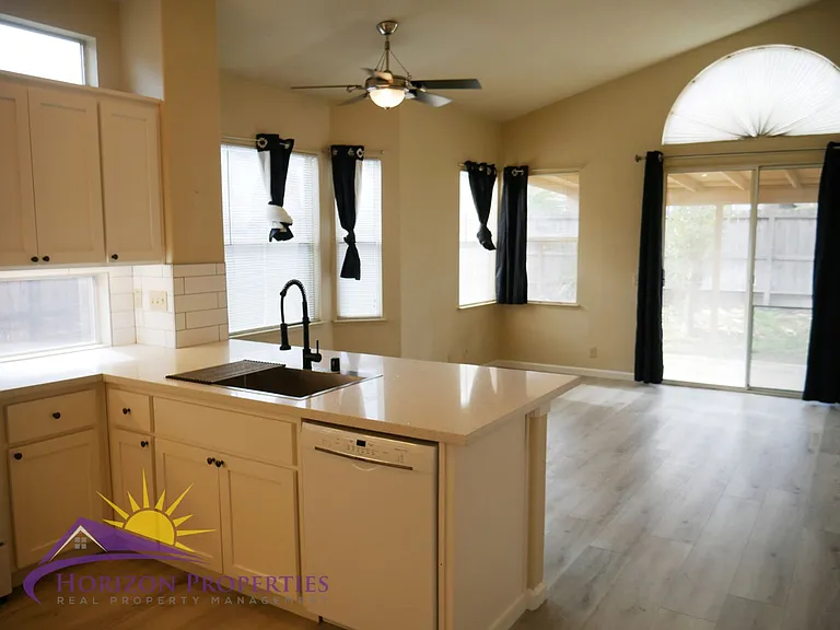 9472 Clementine Way — Photo 9