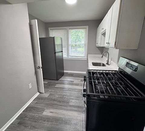 2nd image of 414-416 New Pittsburg Ave