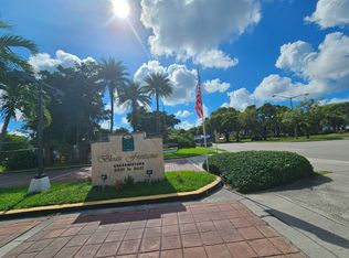 9445 Fontainebleau Blvd APT 204, Miami, FL 33172
