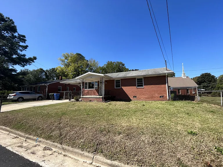 502 Grace St S — Photo 9