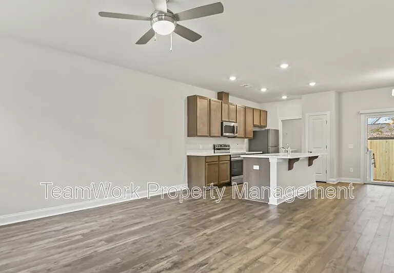 101 Langley Dr #B — Photo 6