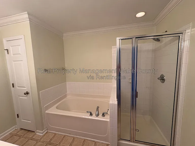 11701 Coppergate Dr #109 — Photo 4