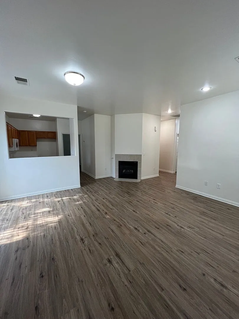2971p -097.1- 705 Meadow Grove Ct. MG — Photo 2