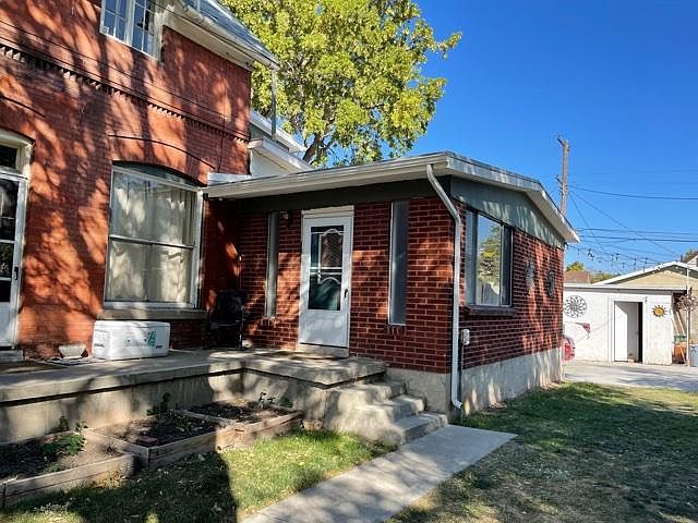 1st image of 925 E Logan Ave #4
