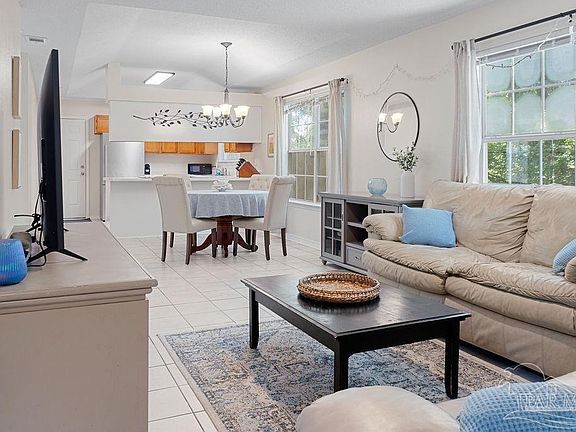 3rd image of 1601 Governors Dr