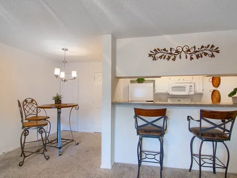 Annandale Gardens Apartments — Photo 2