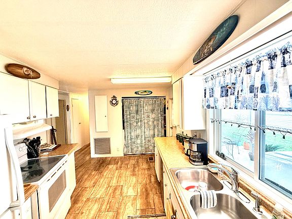 3rd image of 193 Guava Cir