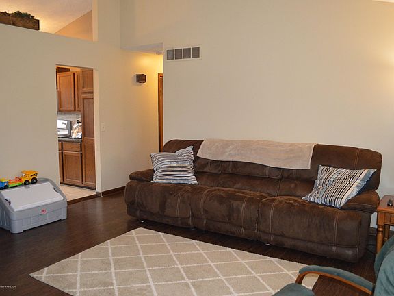 2nd image of 3617 Stoneleigh Dr