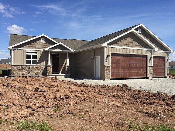 3rd image of 2454 Maple Grove Dr