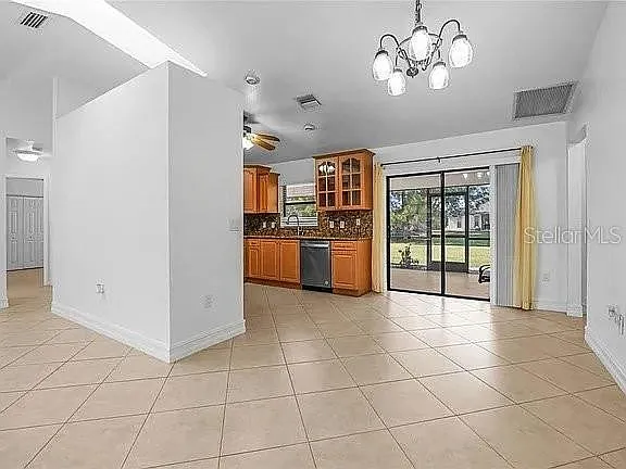 367 Mendoza St — Photo 8