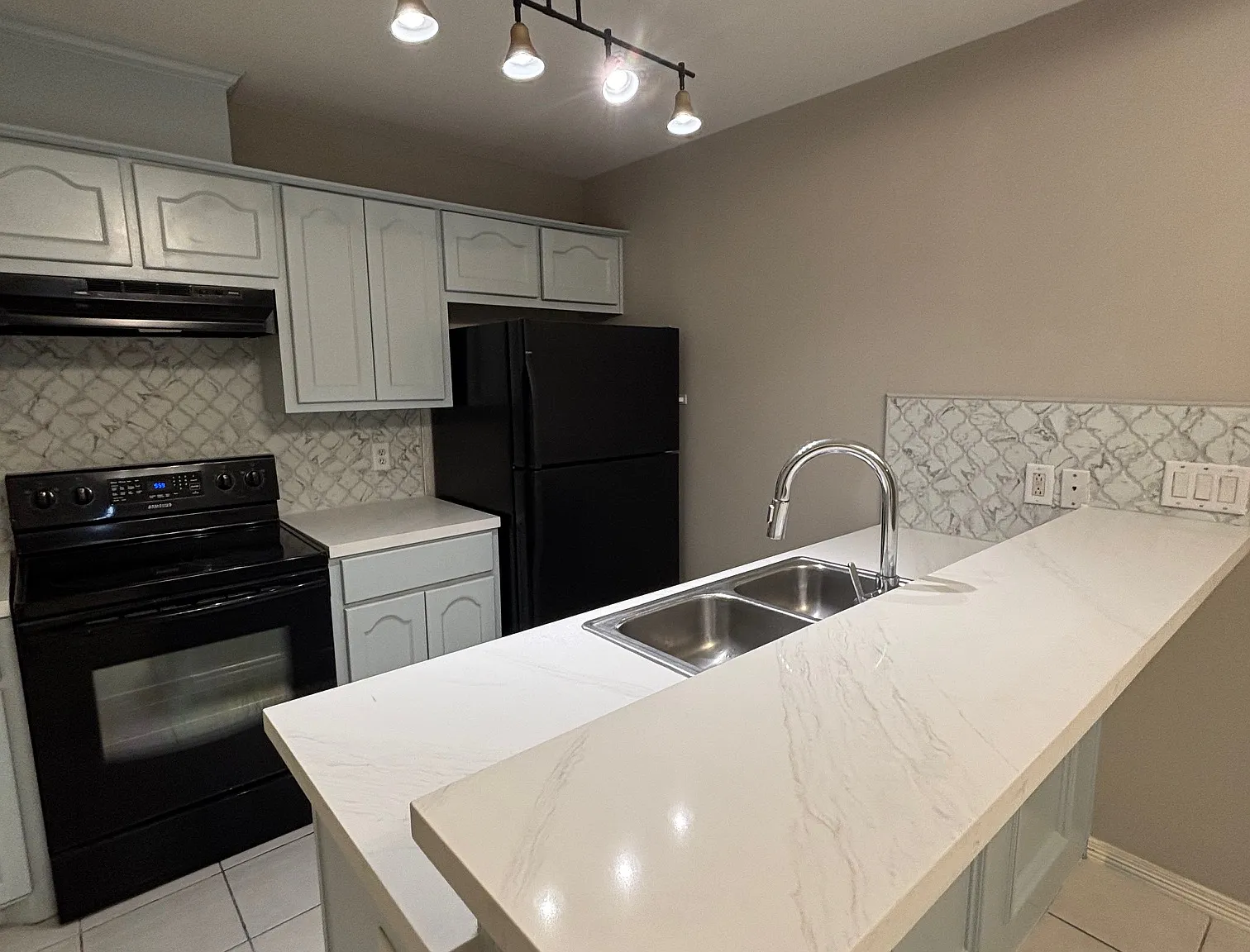 1417 Prosperity Dr — Photo 1