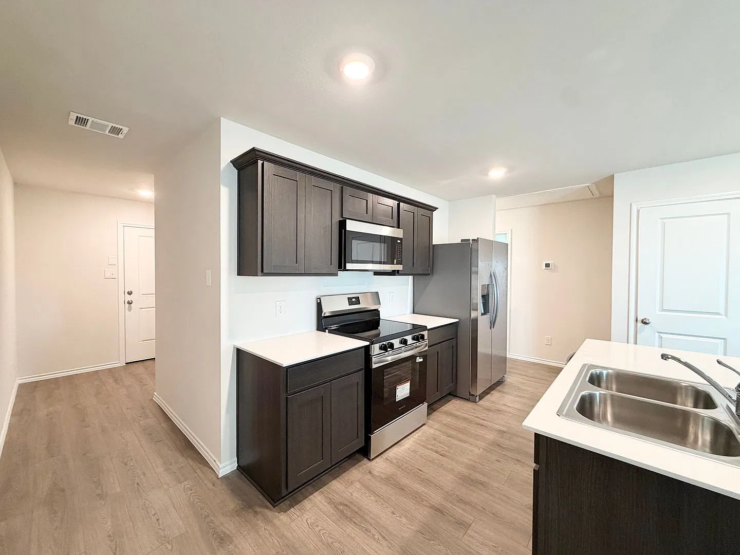 New Construction! Move-In Ready! Beautiful 4br And 2b Open Floor Plan — Photo 4