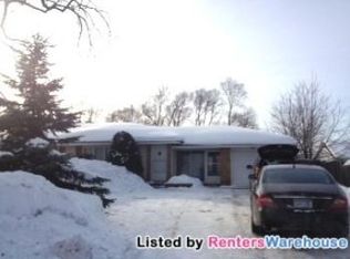 1955 Jackson St N, Maplewood, MN 55117
