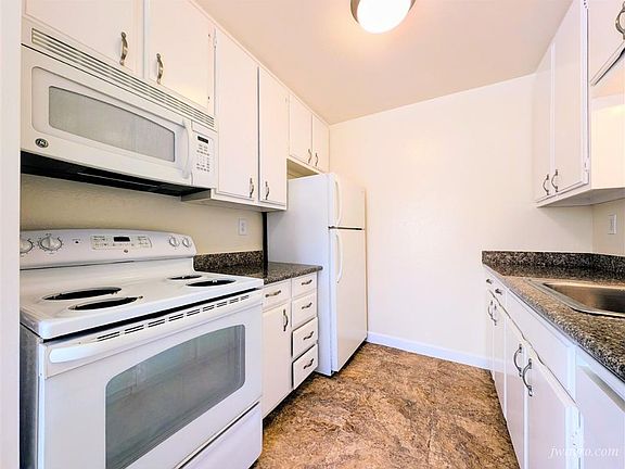 3rd image of 2642 Van Ness Ave APT 101