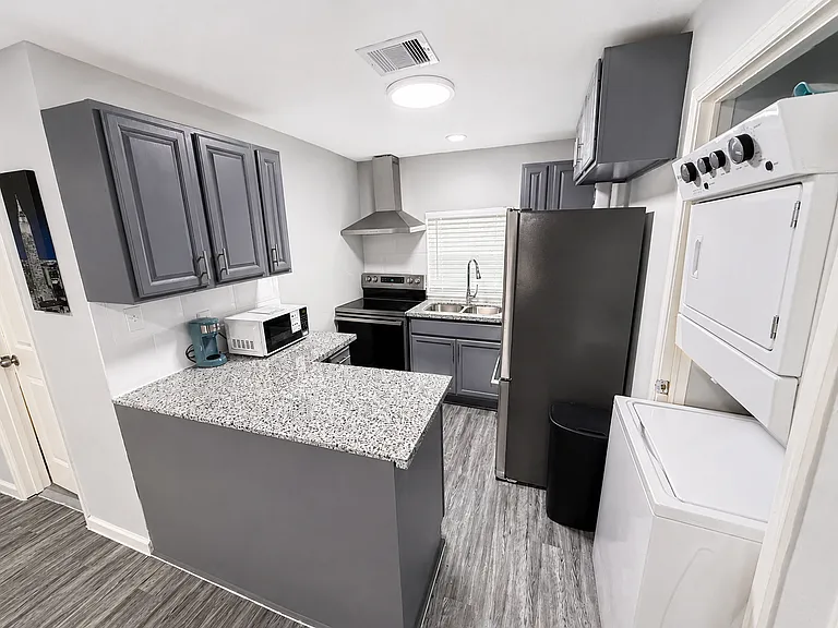 3208 Holman St #2 — Photo 3