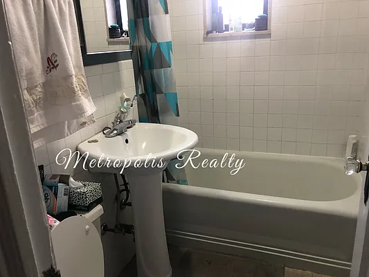 Rented by Metropolis International Realty Inc. | media 25