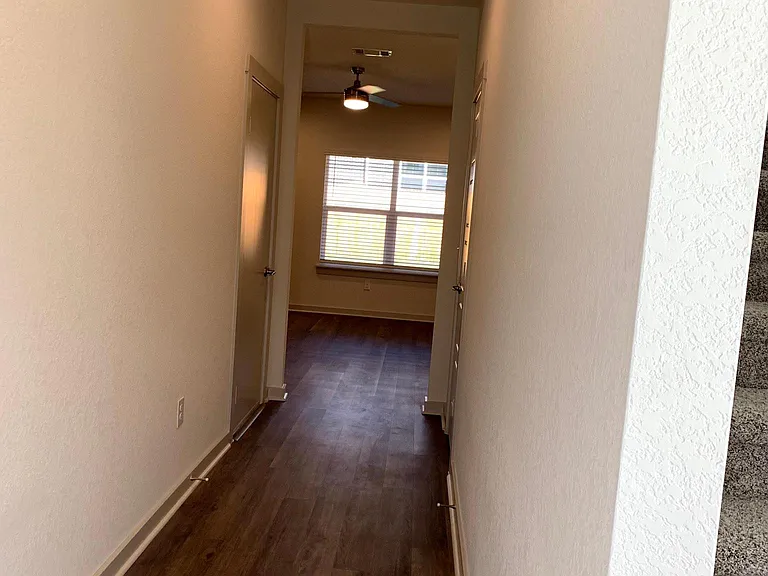 1812 Bonham Ln — Photo 6