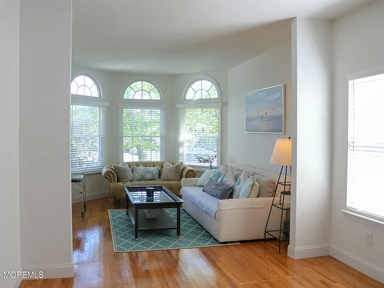 165 Osborne Ave — Photo 8