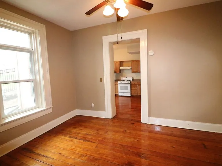 1316 E 10th St #1 — Photo 13