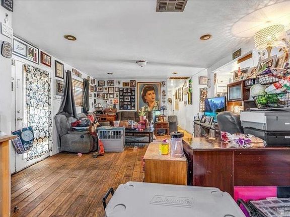 5th image of 2049 Madera St