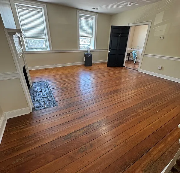 201 E Bank St #3 — Photo 2