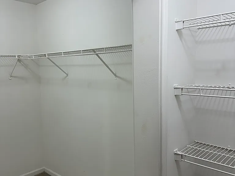 2531 N Gale St — Photo 11